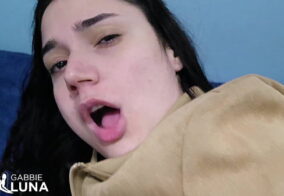 Novinha Safada Recebendo Pau Grosso e Gemendo